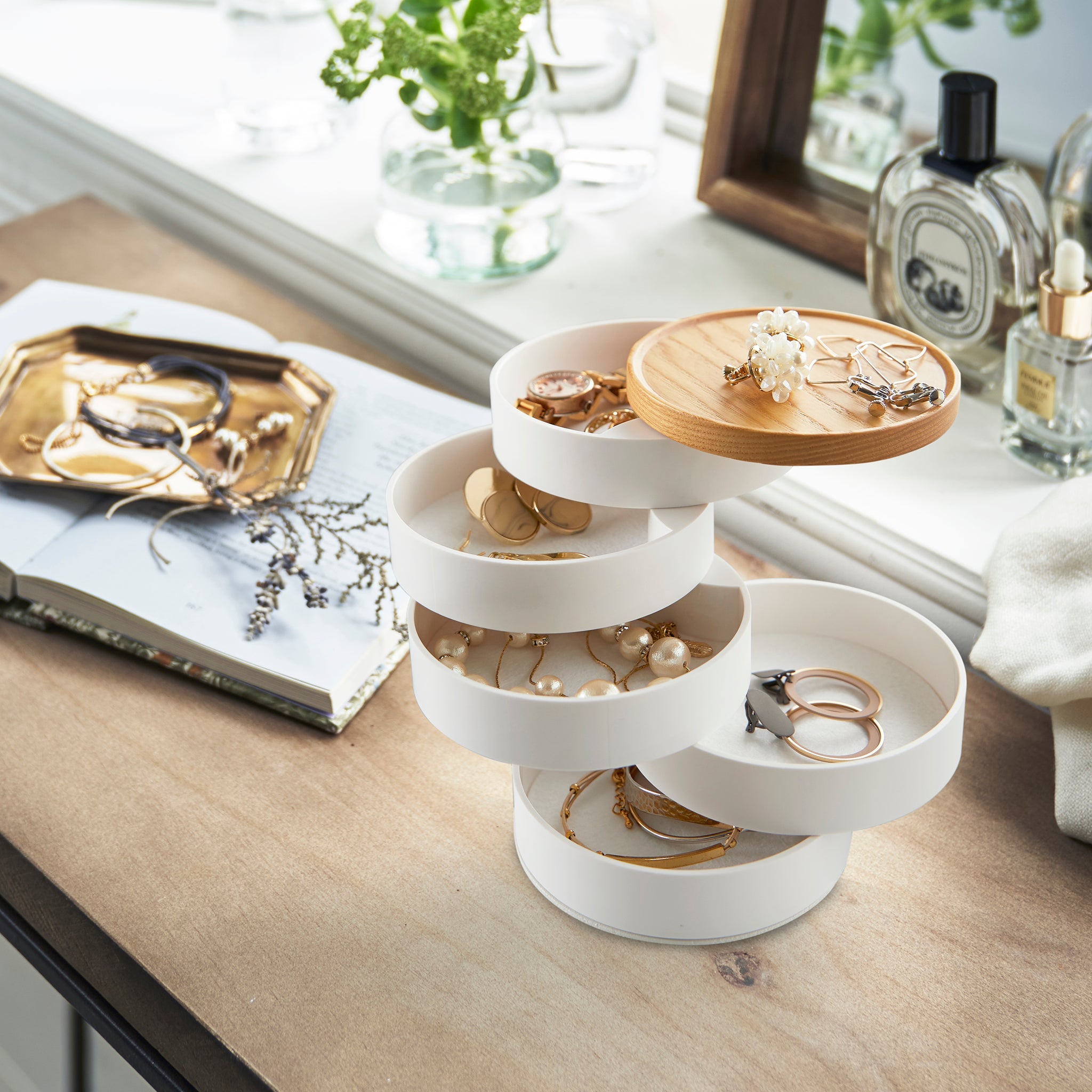 5-Tiered Accessory Box