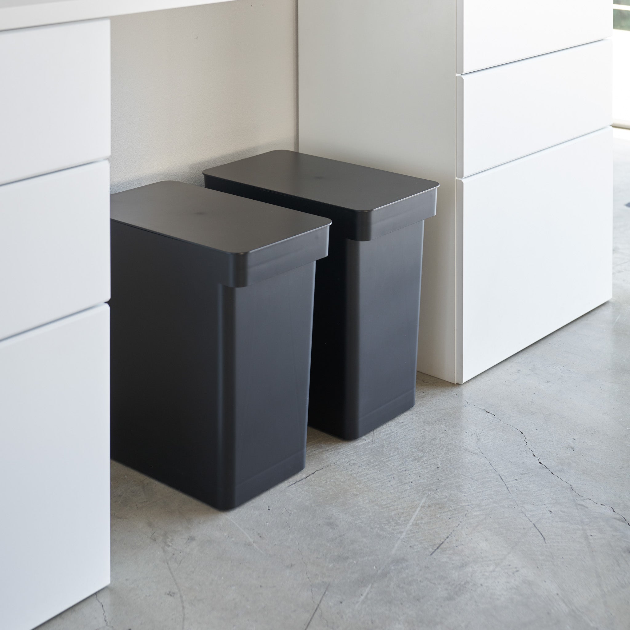 Airtight Trash Can with Casters