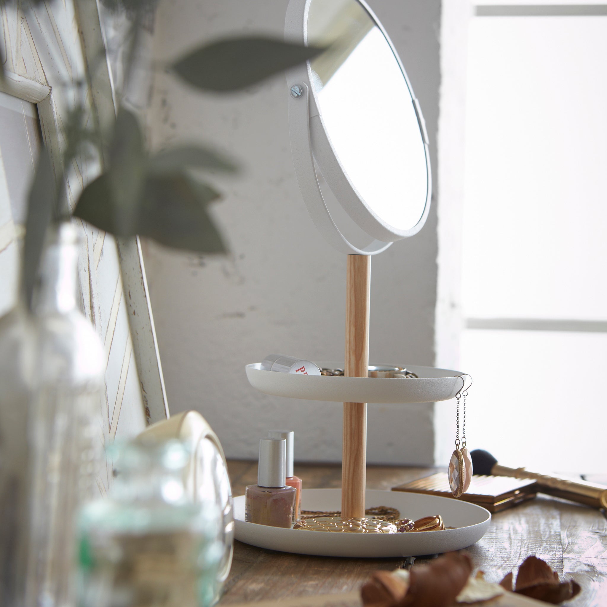 Makeup Mirror with Accessory Tray