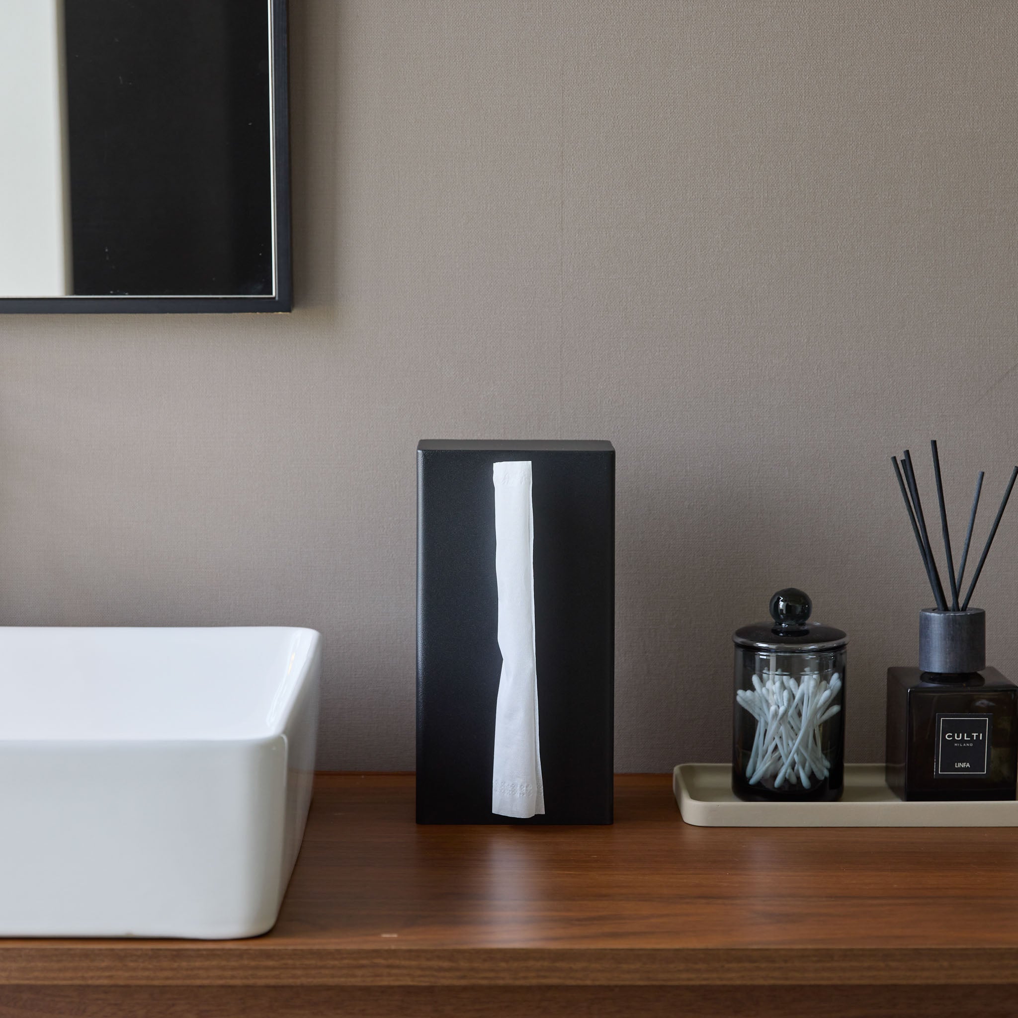 Vertical Tissue Case