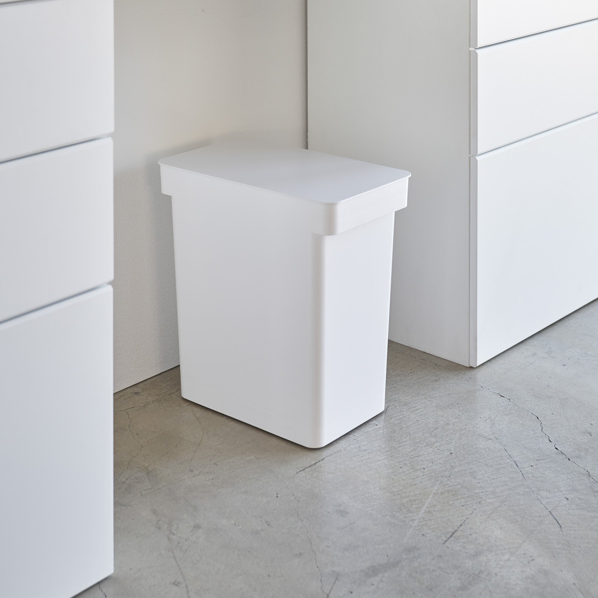 Airtight Trash Can with Casters