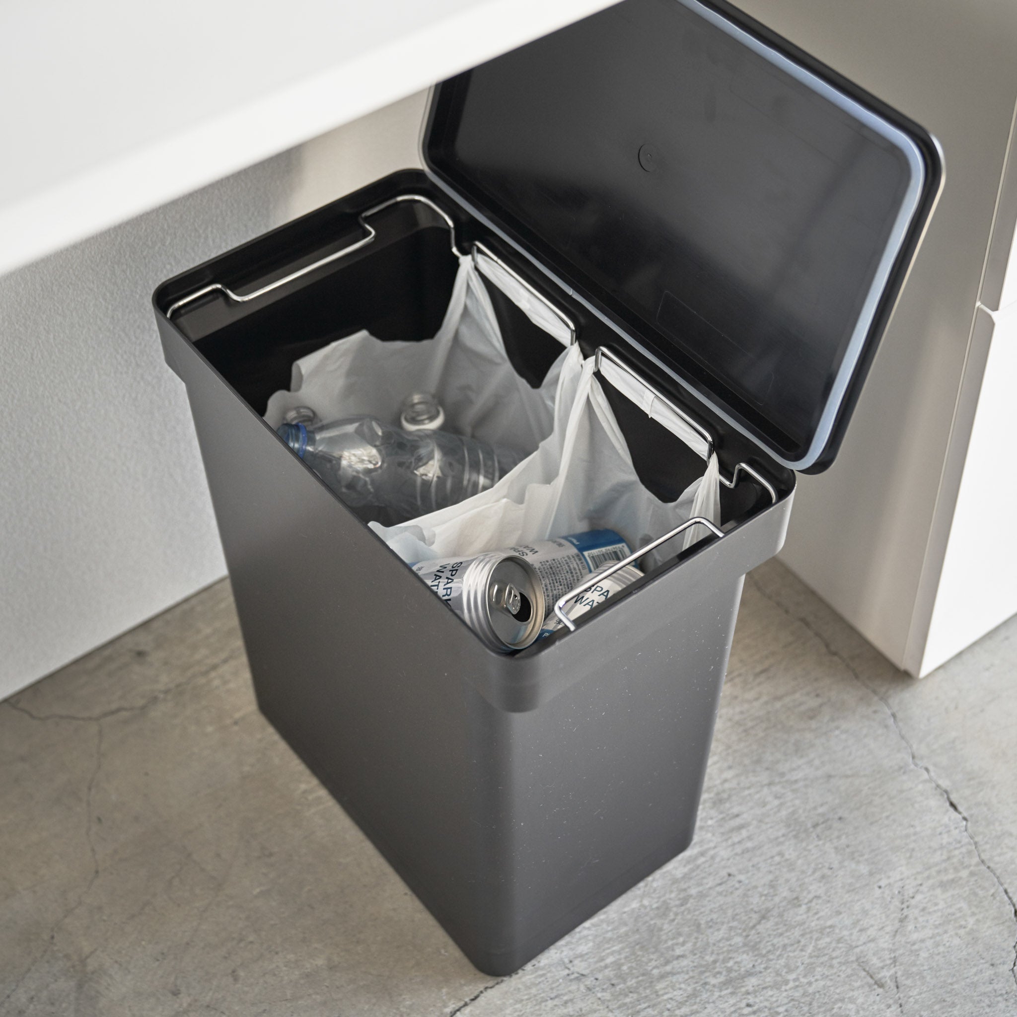 Airtight Trash Can with Casters
