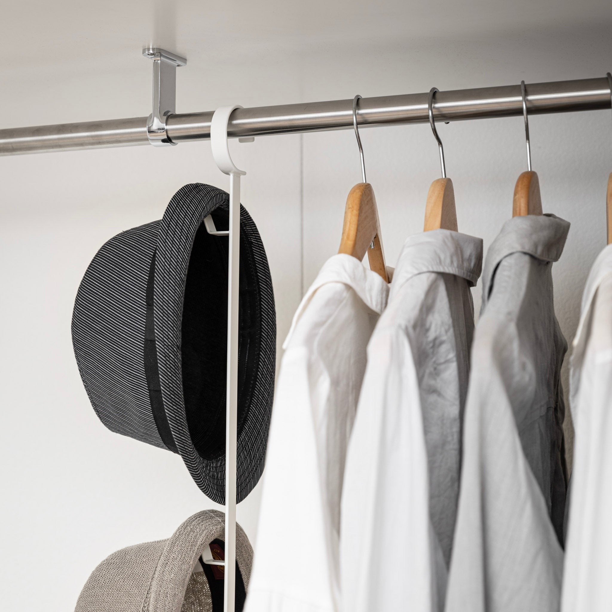 2-Tiered Extendable Closet Rack