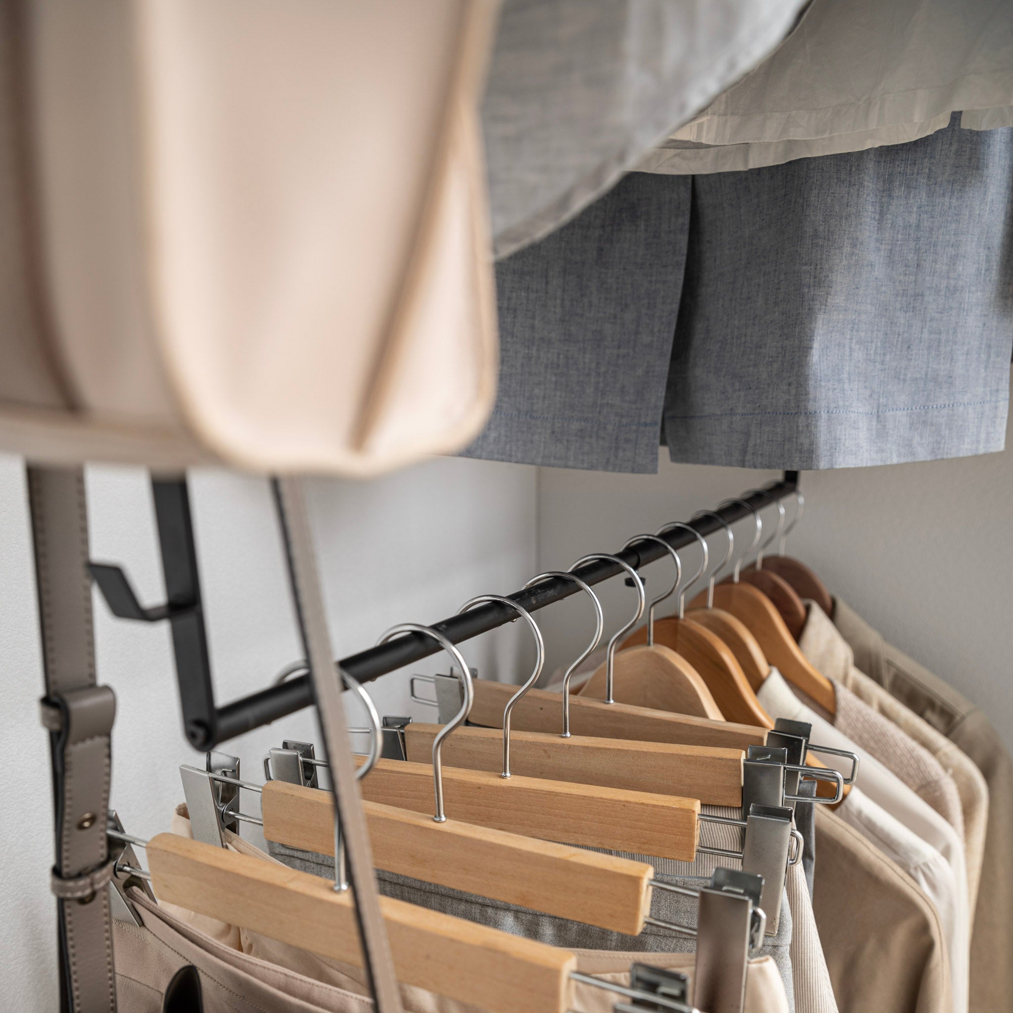 2-Tiered Extendable Closet Rack