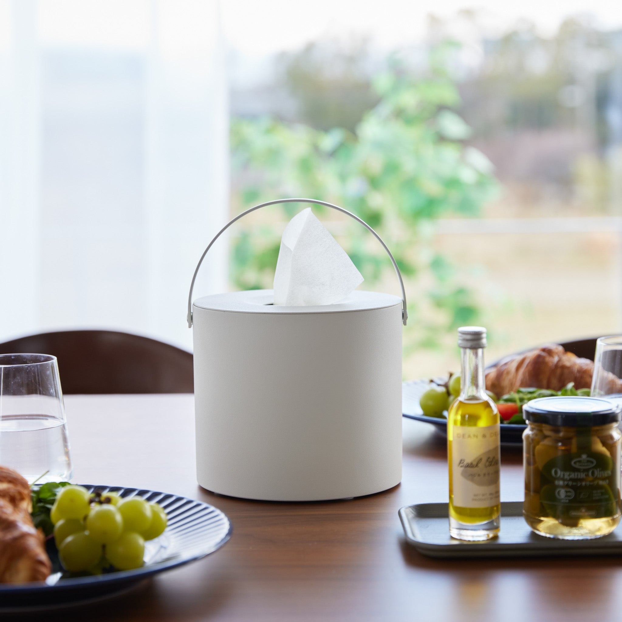 Tissue Case Round with Handle