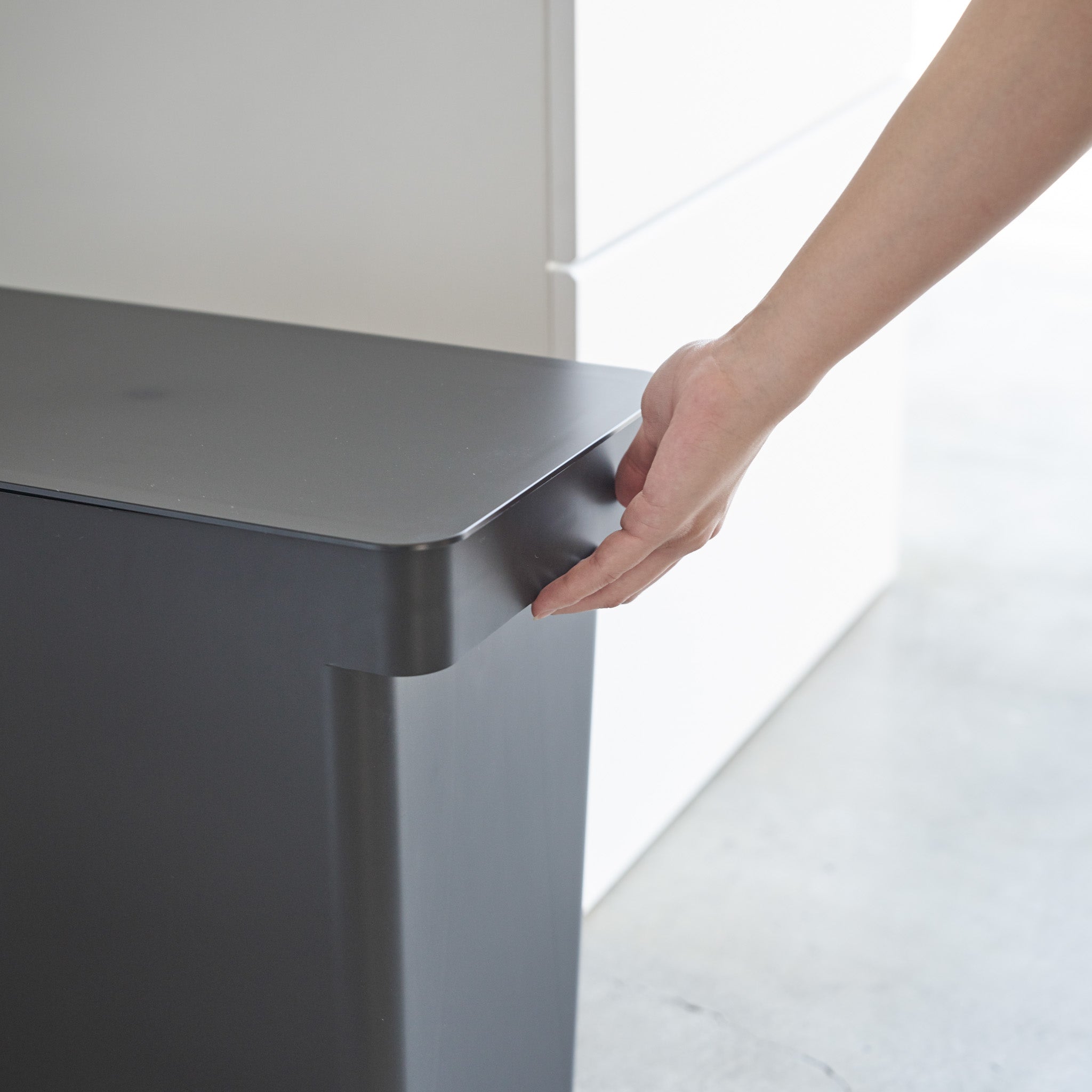 Airtight Trash Can with Casters