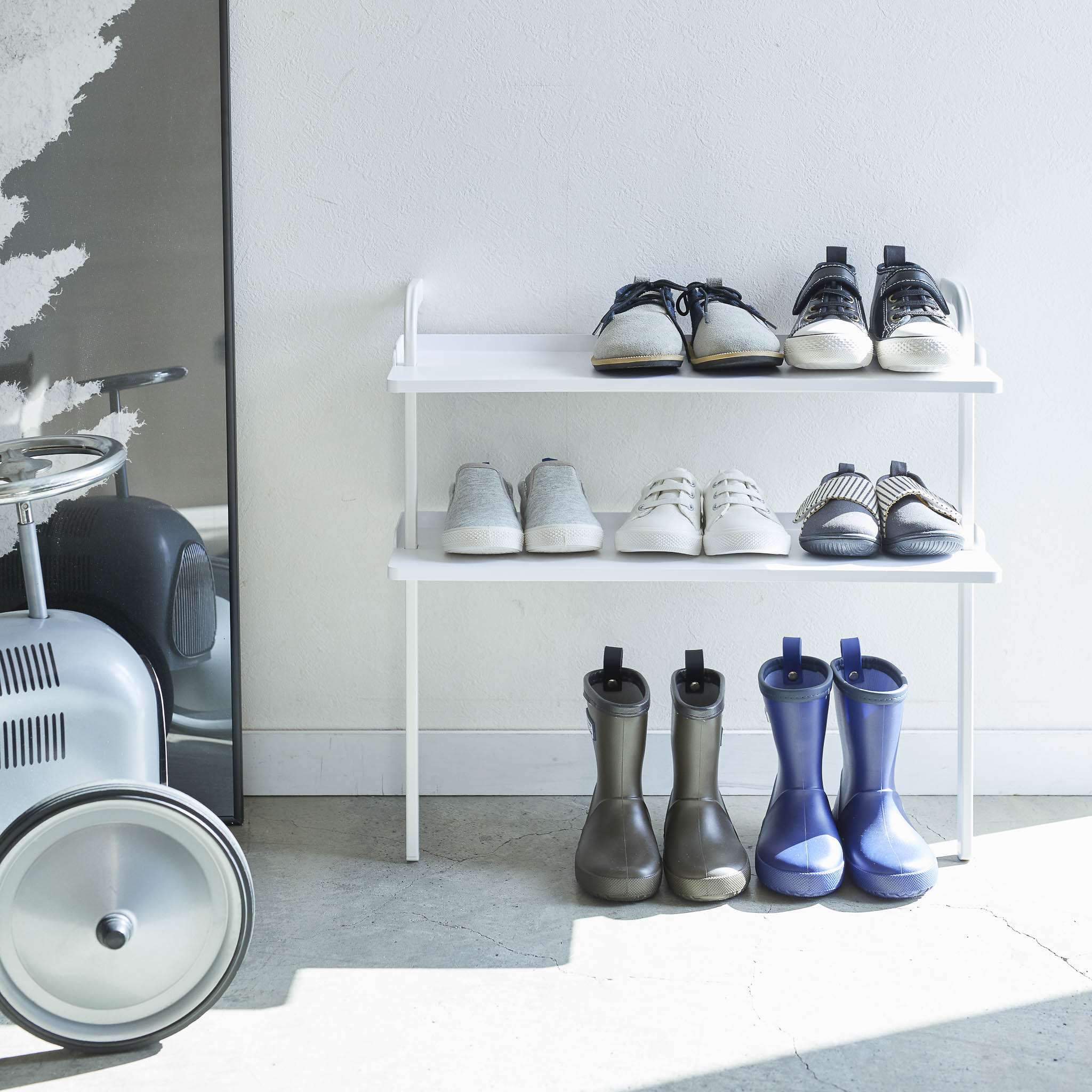 Kids Leaning Shoe Rack