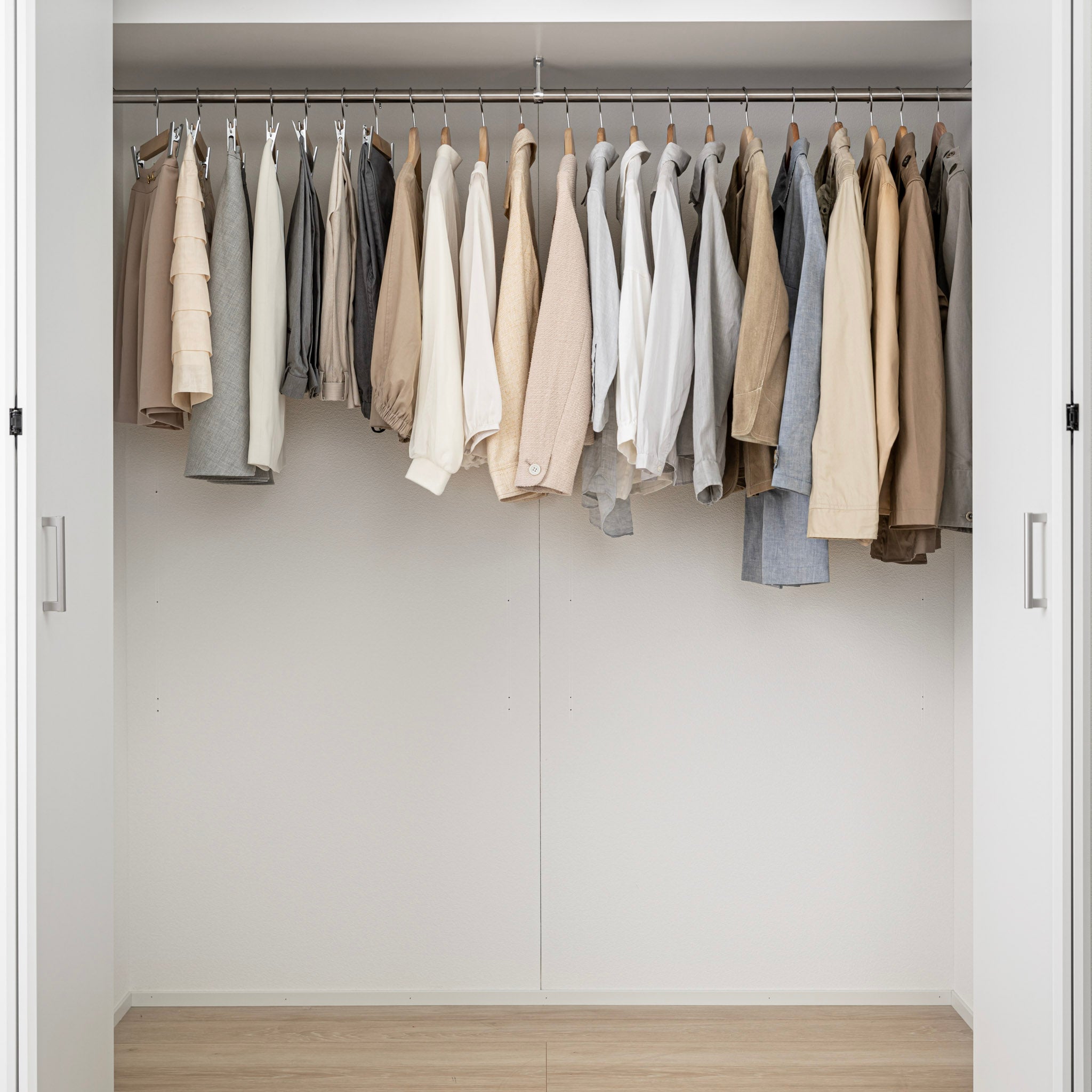 2-Tiered Extendable Closet Rack