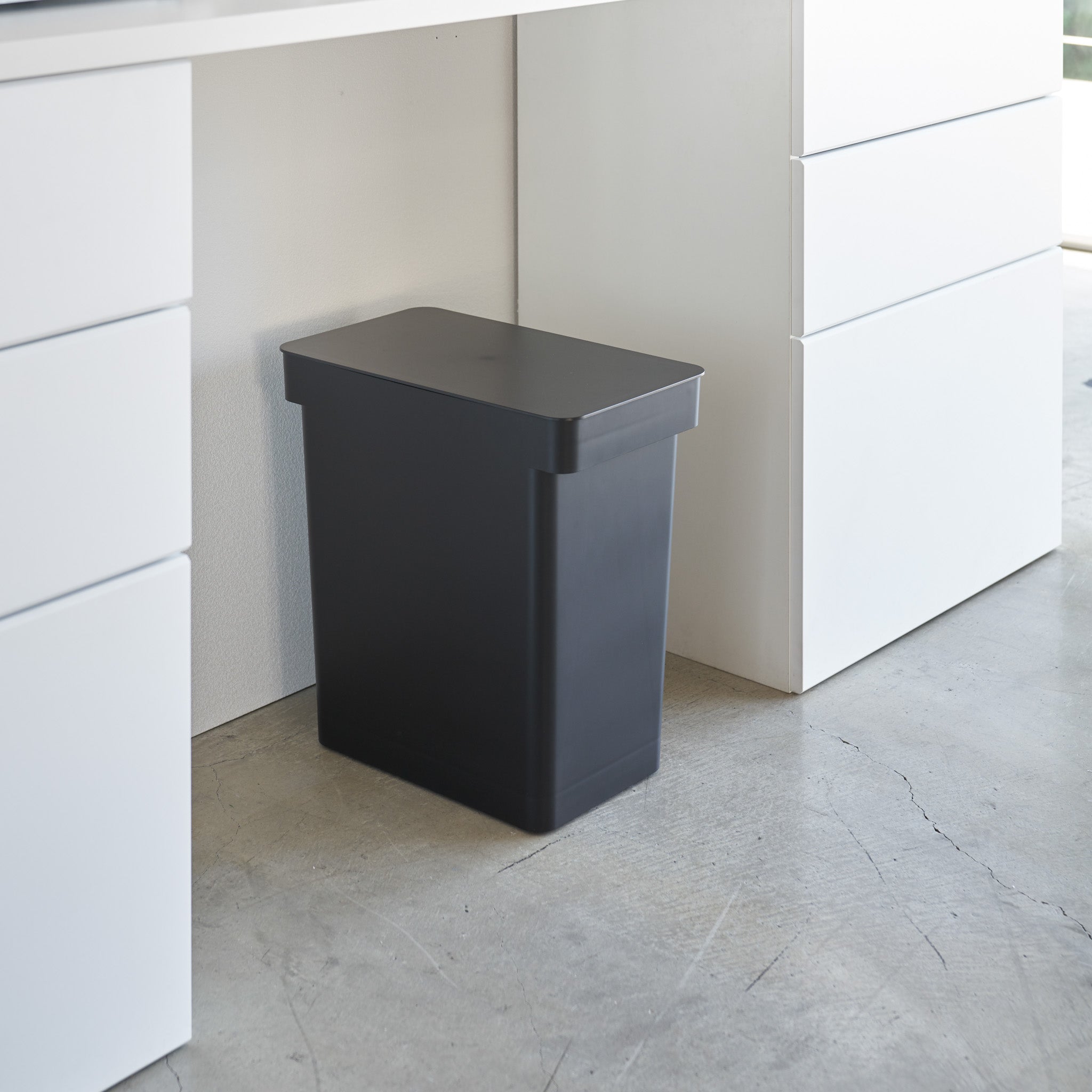 Airtight Trash Can with Casters