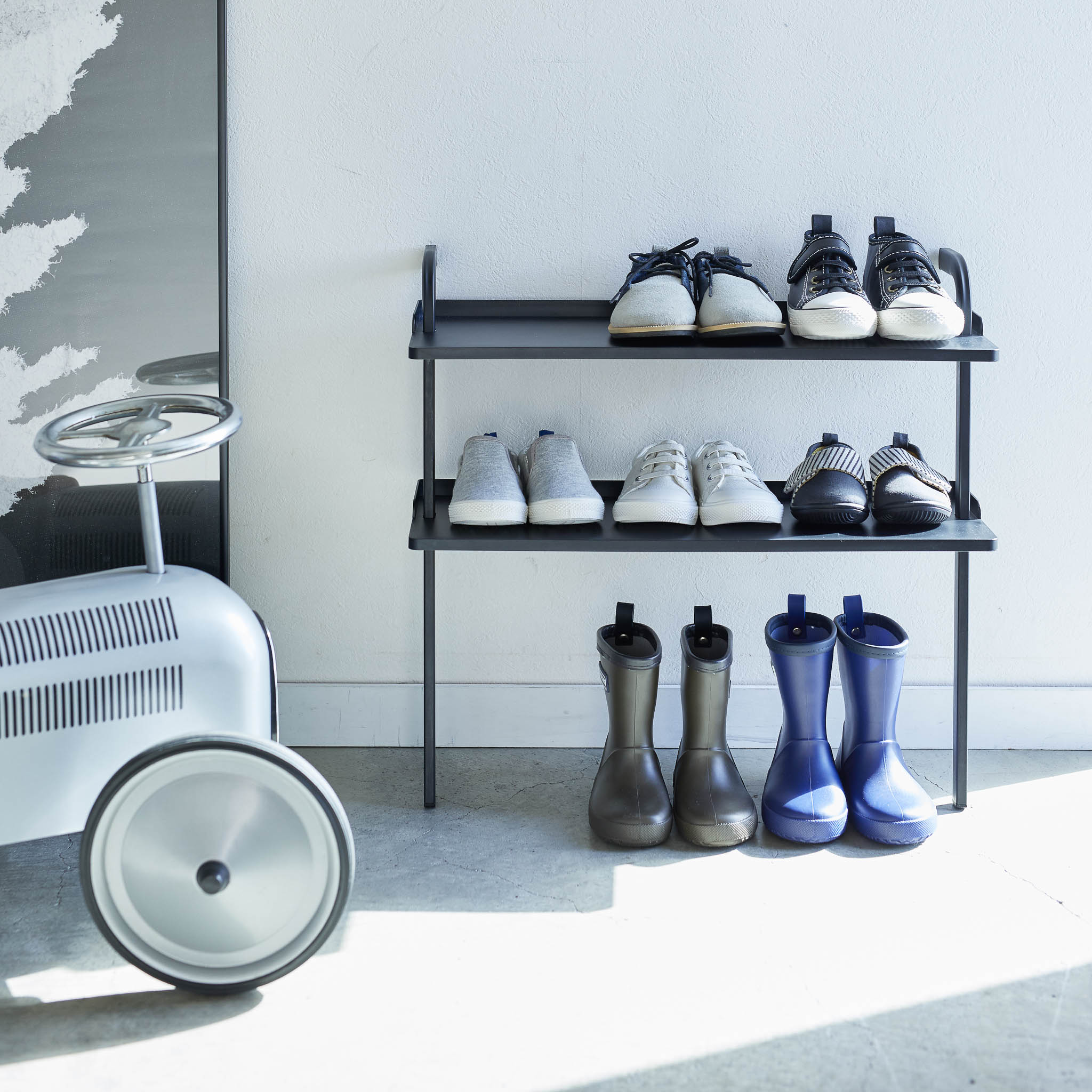 Kids Leaning Shoe Rack