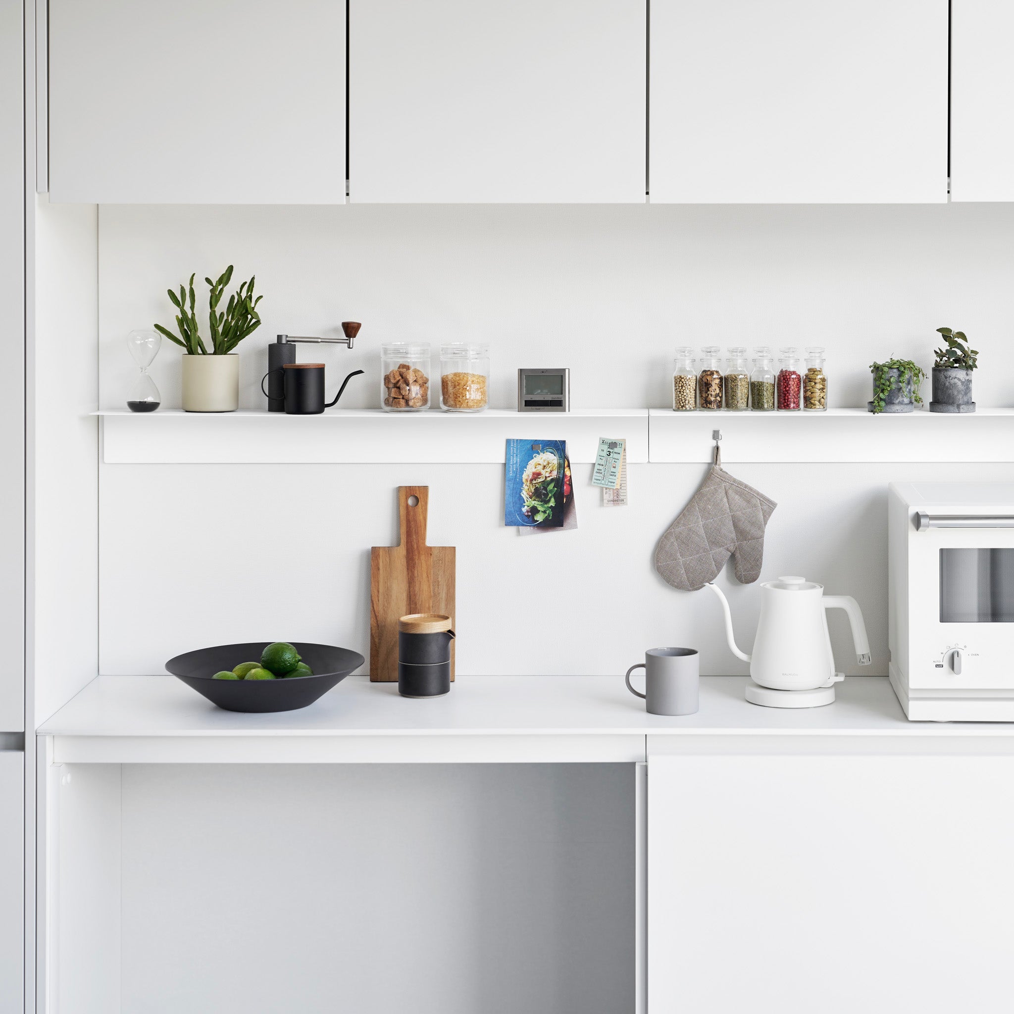 Wall-Mounted Shelf with Magnetic Panel (90 cm)